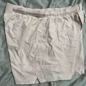 Lululemon Mens XL Shorts CA 35801 RN 106259 X8 white